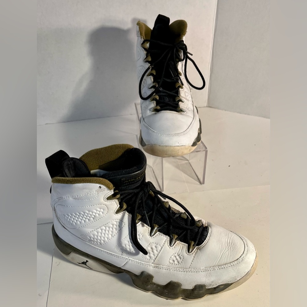 JORDAN 9 Retro Statue 2015 Militia Green, White, & Black. Size: 9